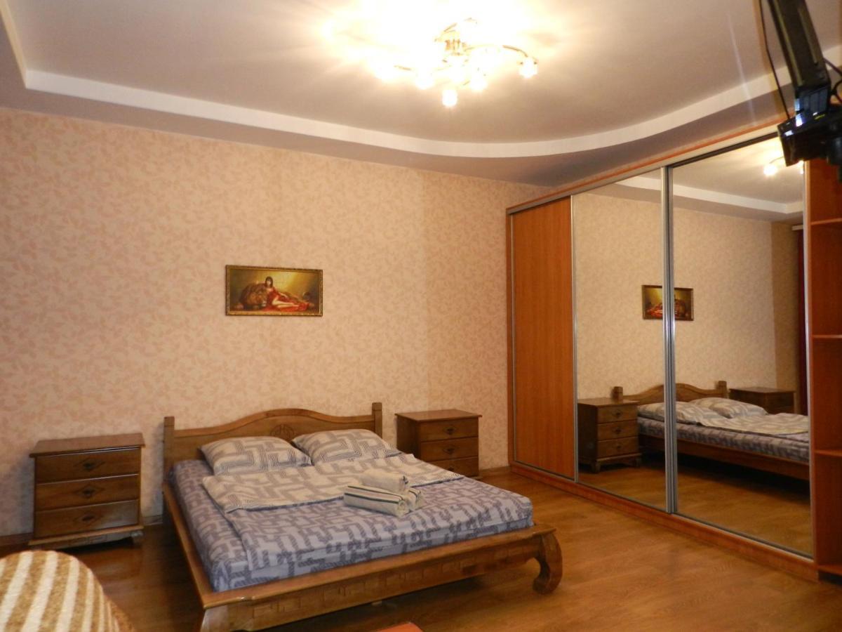 1-Room Apartment 50M2 On Metalurhiv Avenue 17, By Grandhome Zaporizhia Exterior photo